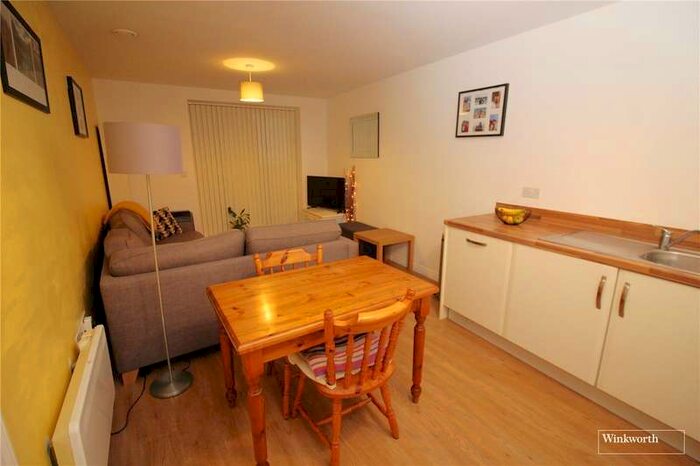 2 Bedroom Flat To Rent In Manor Way, Borehamwood, WD6