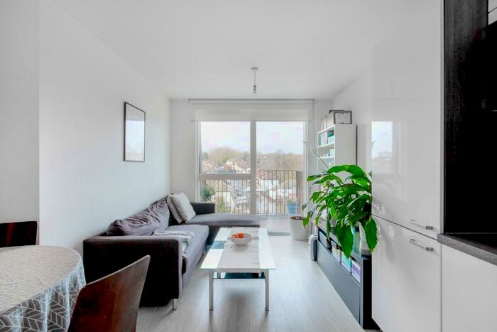 1 Bedroom Flat To Rent In Adenmore Road, London, SE6