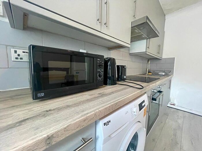 2 Bedroom Maisonette To Rent In Westridge Road, Southampton, SO17