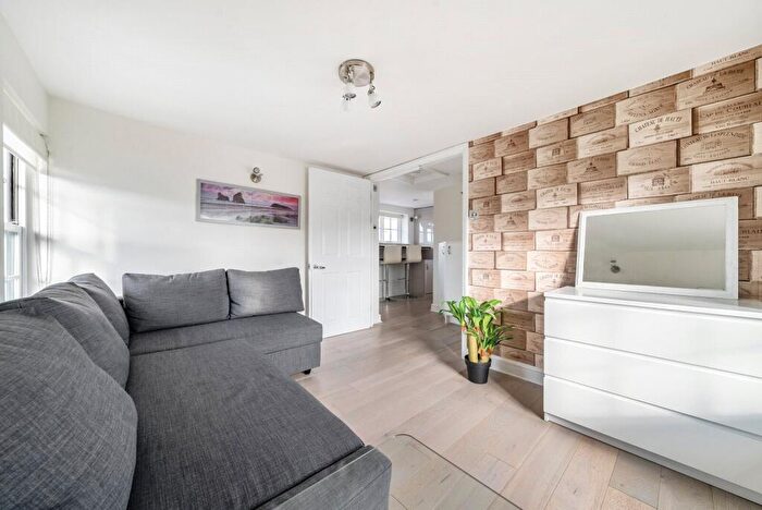 1 Bedroom Flat To Rent In Grove Lodge, Beaufort Road, Kingston Upon Thames, KT1