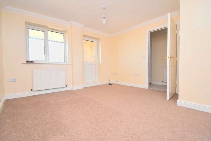 2 Bedroom Flat To Rent In Pier Road, Erith, DA8