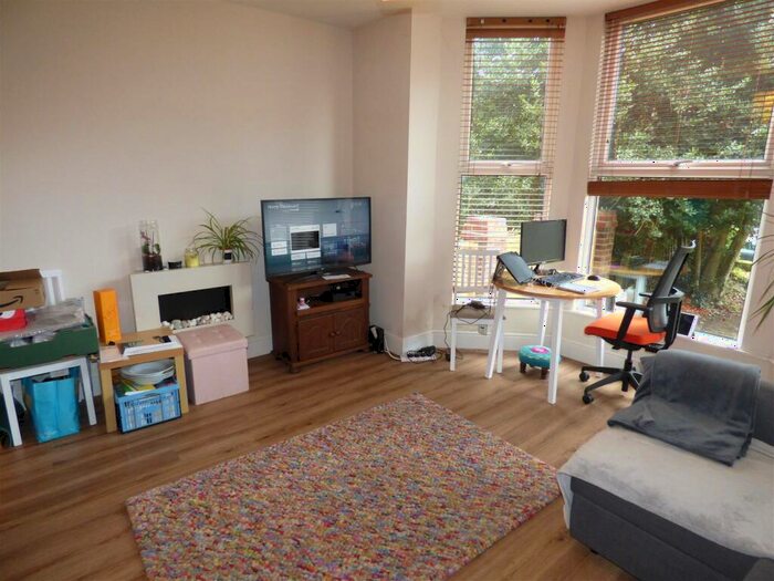1 Bedroom Flat To Rent In Whitelow Road, Chorlton, Manchester, M21