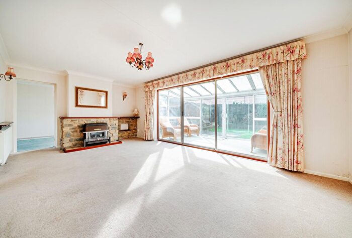 3 Bedroom Bungalow For Sale In Church Road, Frampton Cotterell, Bristol, Gloucestershire, BS36