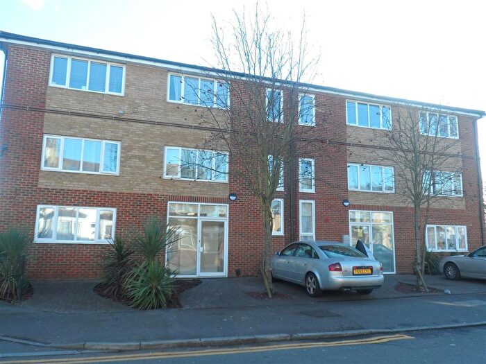 1 Bedroom Flat To Rent In Miles Road, Mitcham, CR4