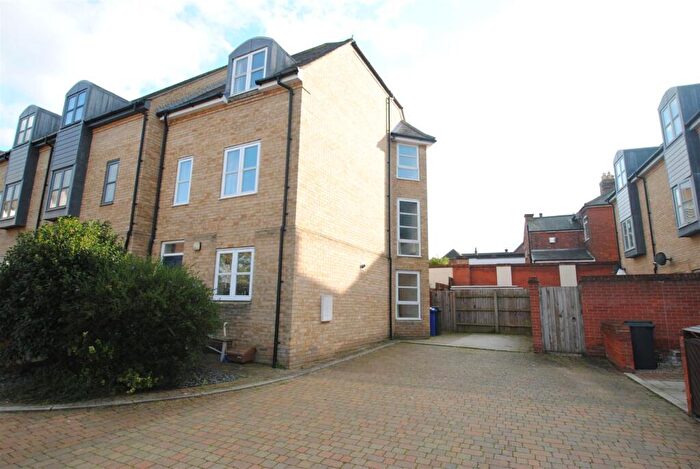 4 Bedroom Town House To Rent In All Saints Court, Bury St. Edmunds, IP33