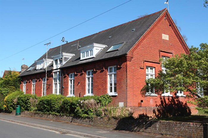 1 Bedroom Apartment For Sale In Poplar Road, Leatherhead, KT22