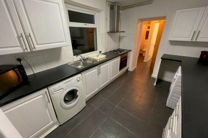 4 Bedroom Terraced House To Rent In Mundy Place Cardiff, CF24