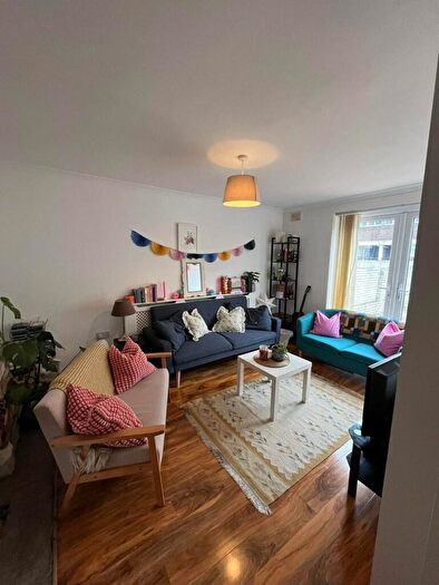 4 Bedroom House To Rent In Avis Square, Stepney, London, E1
