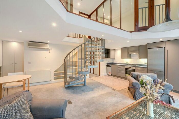 3 Bedroom Flat To Rent In Cromwell Road, Earls Court, London, SW5