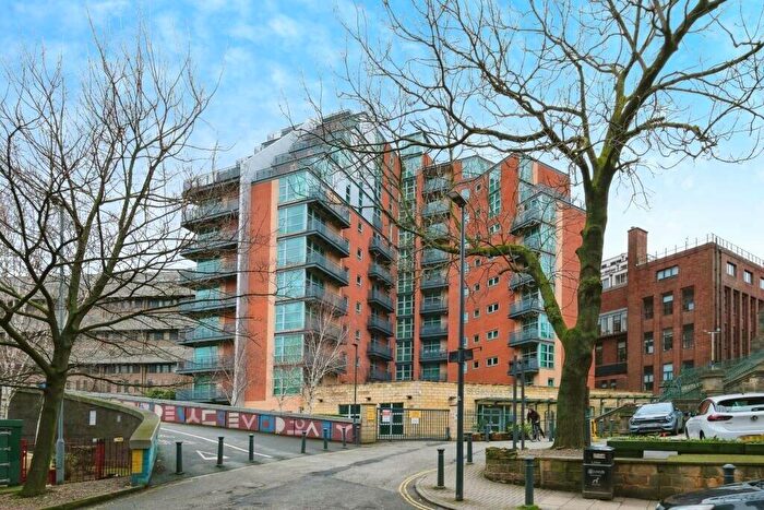 2 Bedroom Flat To Rent In St George Building, LS1