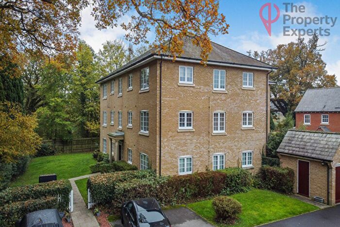 2 Bedroom Flat For Sale In Fernhill Place, Hook, RG27