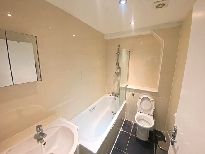 1 Bedroom Flat To Rent In Westferry Road, London, E14