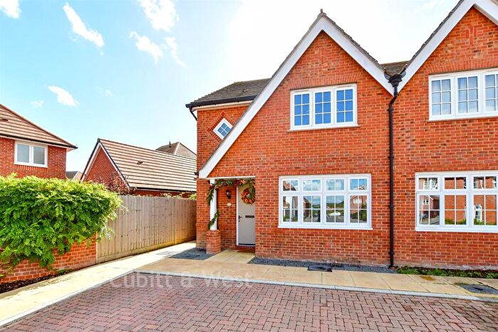 3 Bedroom Semi Detached House For Sale In Ainsworth Road, Waterlooville, Hampshire, PO7