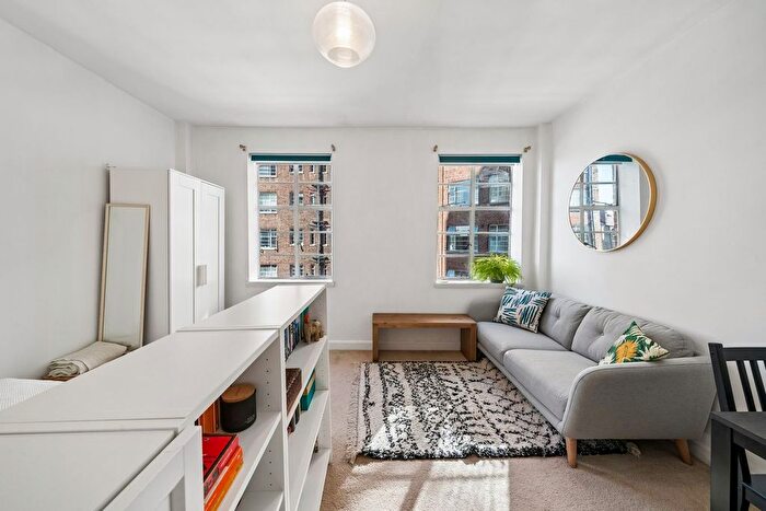 Studio For Sale In Kings Court, Hamlet Gardens, Ravenscourt Park, Hammersmith, W6