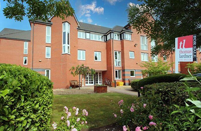 2 Bedroom Retirement Property For Sale In Metcalfe Drive, Romiley, SK6