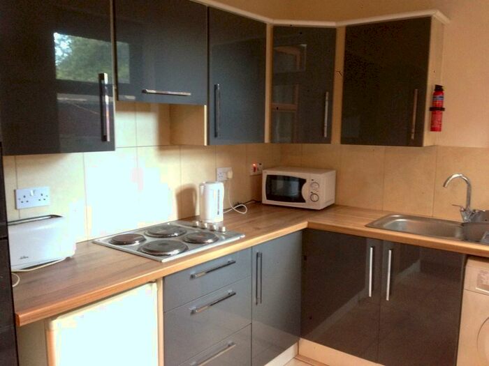 5 Bedroom Terraced House To Rent In Duchess Road- Student Property, S2