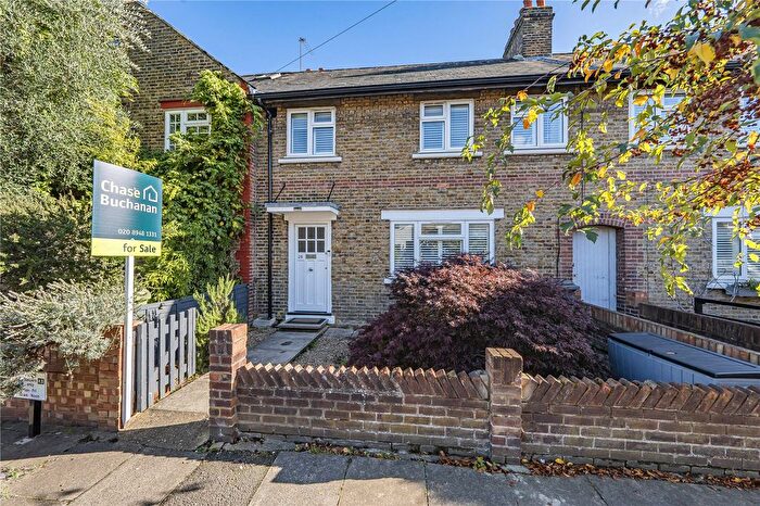 3 Bedroom Detached House For Sale In Darell Road, Surrey, TW9
