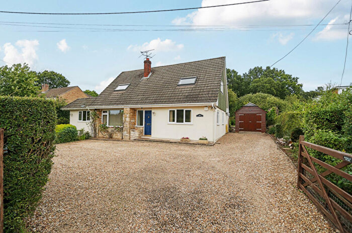 3 Bedroom Detached House For Sale In Blacknest Road, Blacknest, Alton, Hampshire, GU34