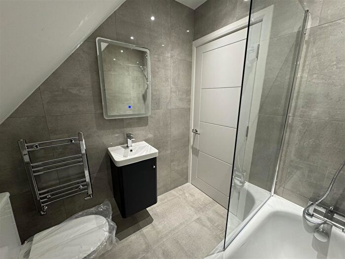 1 Bedroom Flat To Rent In Green Lanes, Palmers Green, N13