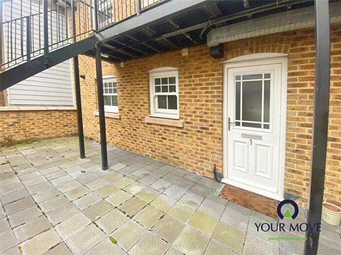 2 Bedroom Flat To Rent In High Street, Broadstairs, Kent, CT10
