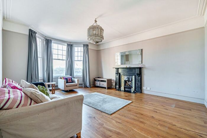 3 Bedroom Flat To Rent In Lower Richmond Road, London, SW15