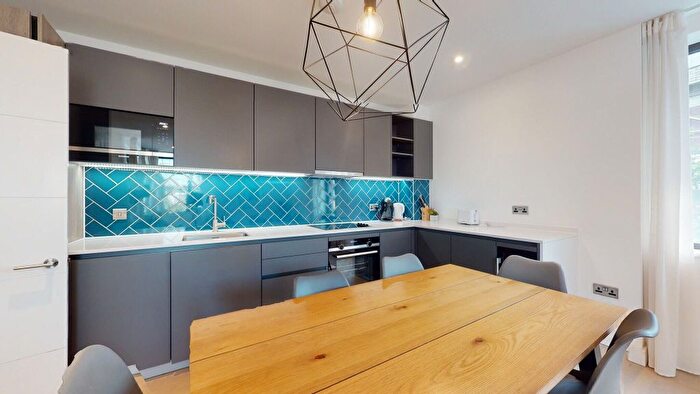 3 Bedroom Flat To Rent In Cremer Street, London, E2