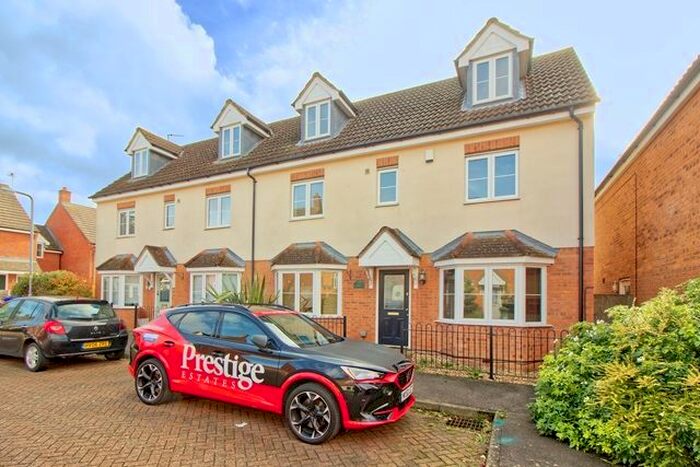 4 Bedroom Semi-Detached House To Rent In Foxholes Close, Deanshanger, Milton Keynes, MK19