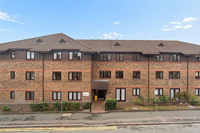 1 Bedroom Flat For Sale In Huskards, Waldegrave Gardens, Upminster, RM14