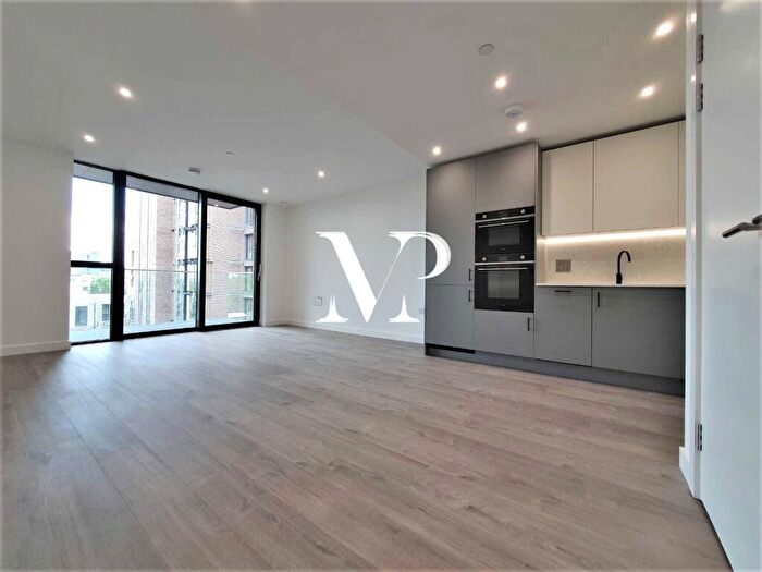 1 Bedroom Apartment To Rent In Willowbrook House, Coster Avenue, Woodberry Down, N4