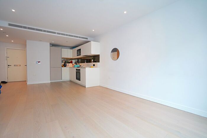 1 Bedroom Flat To Rent In Fairwater House, Lockgate Road, London, SW6