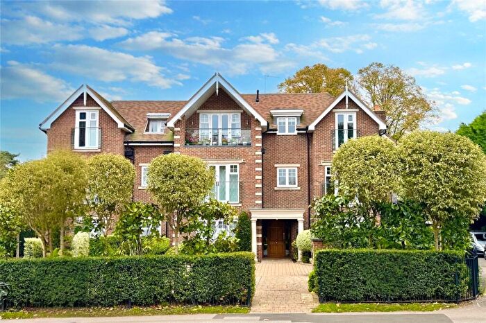 2 Bedroom Apartment For Sale In Station Road, Beaconsfield, Buckinghamshire, HP9