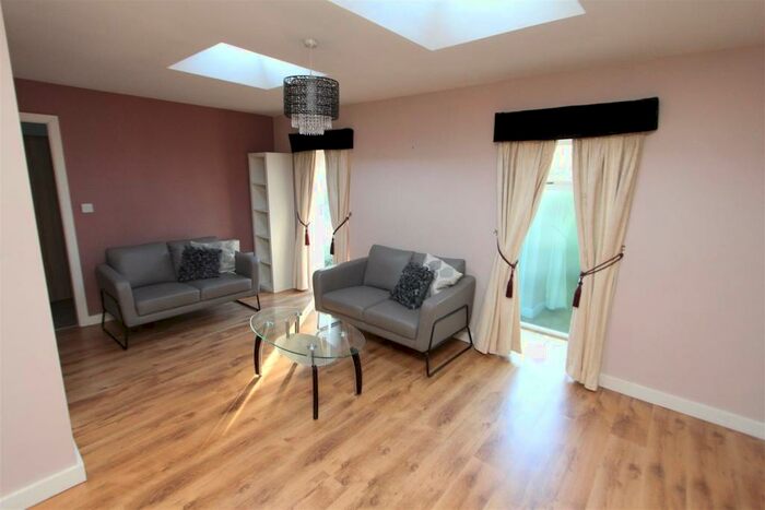 2 Bedroom Flat To Rent In Harrogate Road, Chapel Allerton, LS7