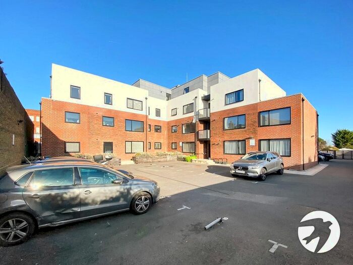 2 Bedroom Flat To Rent In Lingfield Crescent, London SE9