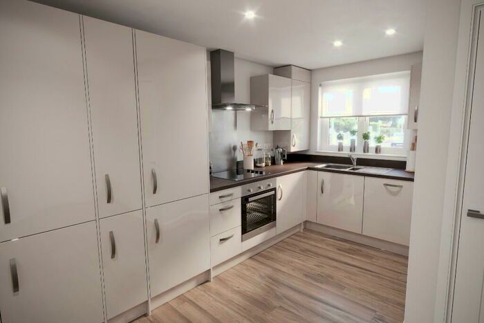 3 Bedroom End Of Terrace House To Rent In Bennett Close, Almondsbury, Bristol, BS10