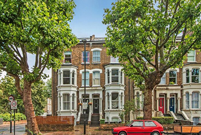 1 Bedroom Flat For Sale In Hanley Road, Finsbury Park, N4