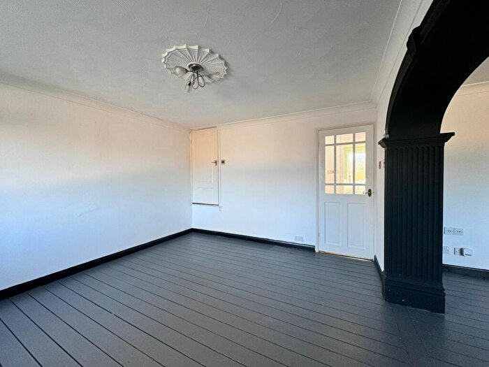 1 Bedroom Apartment For Sale In Westfield Avenue, Thurlstone, S36