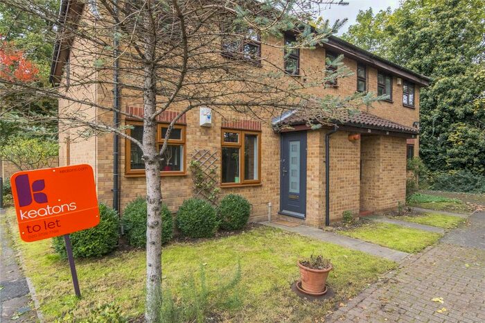 2 Bedroom Flat To Rent In Osprey Close, London E11