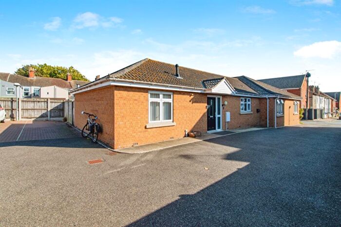 2 Bedroom Semi-Detached Bungalow For Sale In Till Road, Lowestoft, NR32