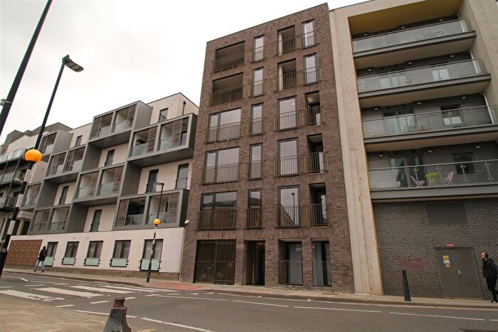 1 Bedroom Flat To Rent In Bow Common Lane, London, E3