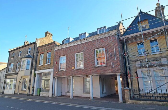 1 Bedroom Flat To Rent In Thames Street, Hampton, TW12