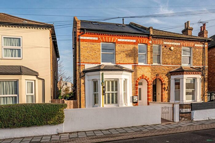 2 Bedroom Flat To Rent In Fernlea Road, Balham, London, SW12