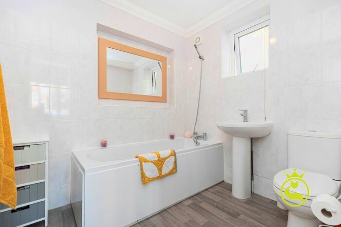 2 Bedroom Flat For Sale In Studland Road, Alum Chine House, BH4