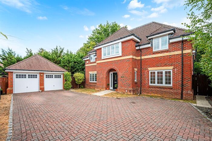 5 Bedroom Detached House For Sale In Killowen Close, Tadworth, KT20