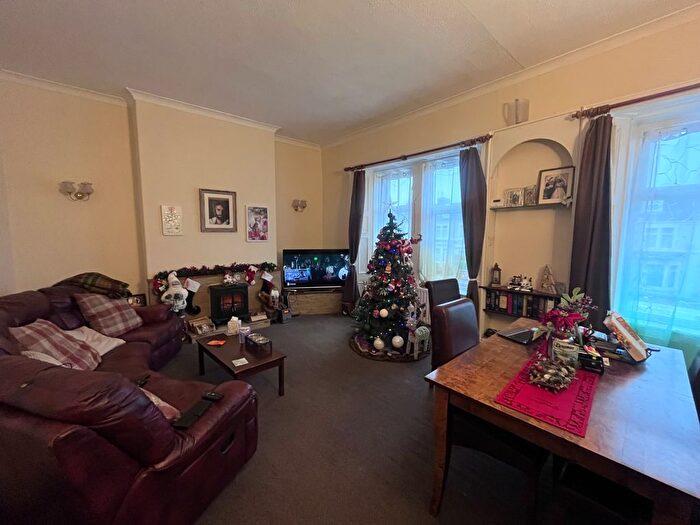 5 Bedroom Flat For Sale In Durham Road, Gateshead, NE8