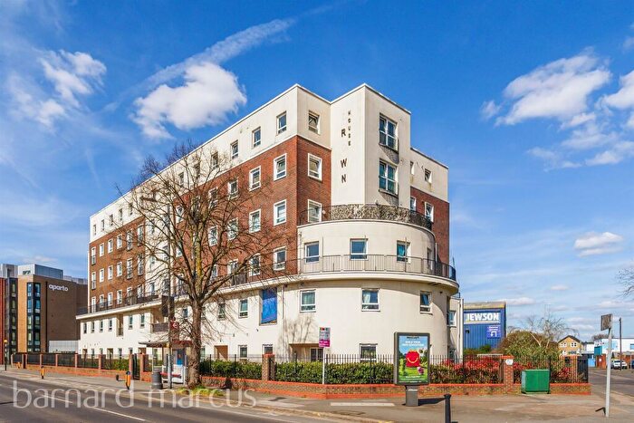 2 Bedroom Apartment For Sale In Kingston Road, New Malden, KT3