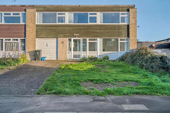 3 Bedroom Property For Sale In Brinsley Close, Sturminster Newton, DT10