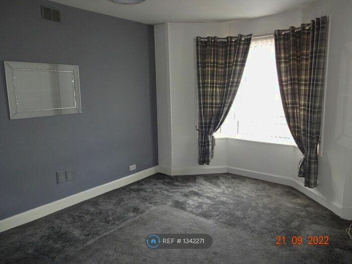 1 Bedroom Flat To Rent In Maxwellton Street, Paisley, PA1