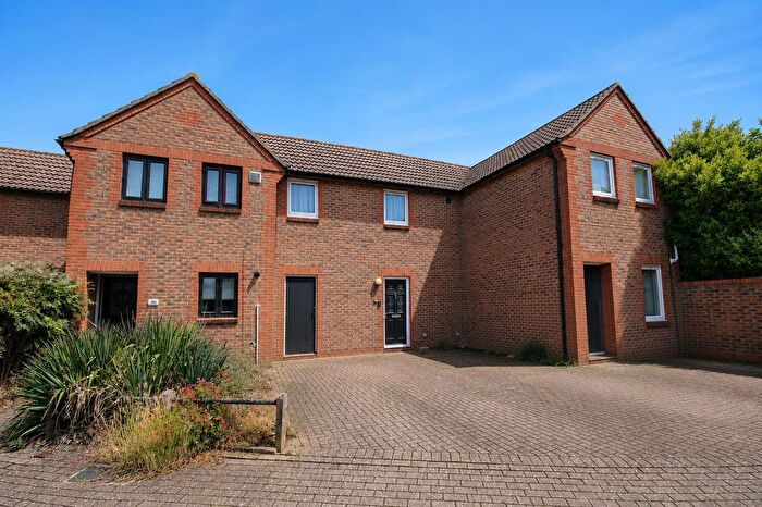 1 Bedroom Terraced House For Sale In Loxwood Close, Feltham, TW14