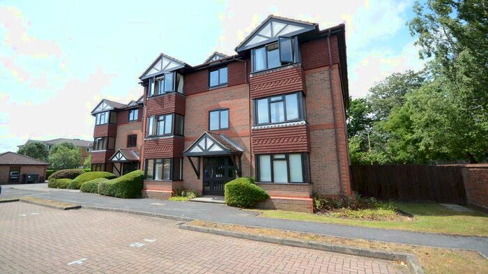 1 Bedroom Flat To Rent In Chestnut Close Fleet, GU51
