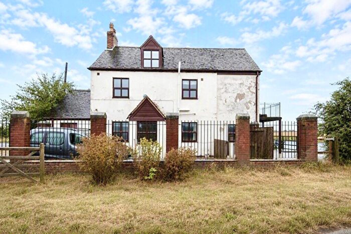 4 Bedroom Detached House For Sale In Woodford Lane, Nuneaton, Warwickshire, CV10